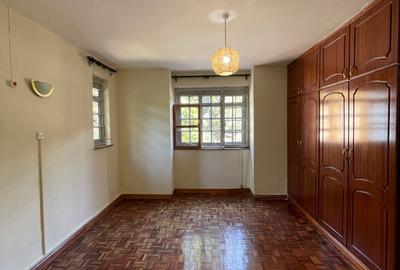 7 Bed Villa with En Suite in Runda - 3