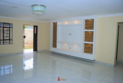 4 Bed House with En Suite at Shompole Road