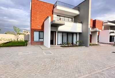 4 Bed Townhouse with En Suite at Langata