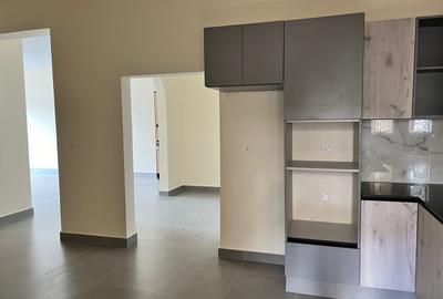 3 Bed Apartment with En Suite in Parklands - 4