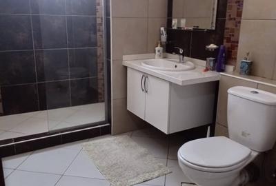 Serviced 3 Bed Apartment with En Suite in Westlands Area - 4
