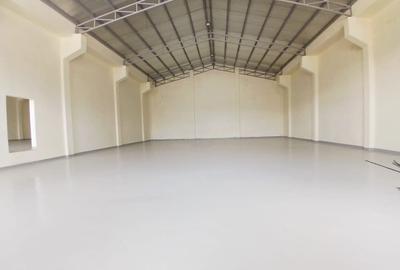 10,000 ft² Warehouse with Parking in Industrial Area - 3