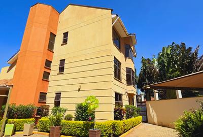 6 Bed Townhouse with En Suite at Gitanga Road