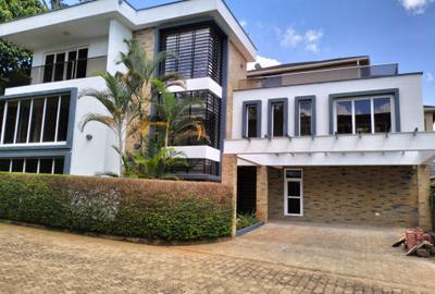 5 Bed Townhouse with En Suite in Lavington