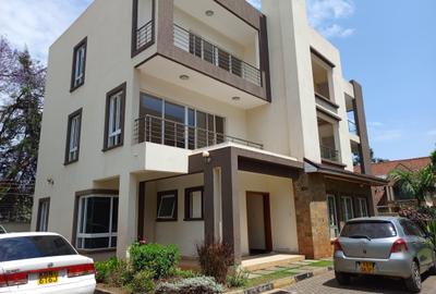 5 Bed Villa with En Suite in Lavington