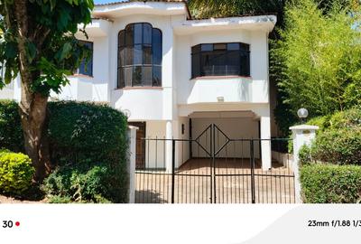 5 Bed House with En Suite at River Side Drive