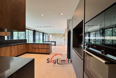 5 Bed Villa with En Suite at Spring Valley - 3