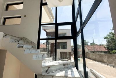 5 Bed Townhouse with En Suite in Lavington