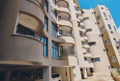2 Bed Apartment with En Suite in Riverside - 3
