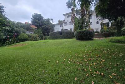 5 Bed House with En Suite in Nyari