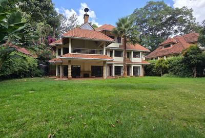 5 Bed House with En Suite at Lone Tree - 3