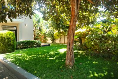5 Bed Townhouse with Garden at Situated In Ambiance Neighborhood - 4