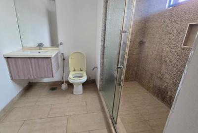 5 Bed House with En Suite in Lavington