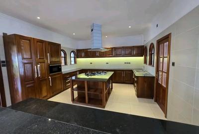 3 Bed Apartment with En Suite at Green Wood Drive - 2