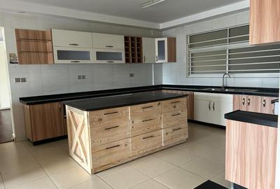 3 Bed Apartment with En Suite in Kileleshwa - 4