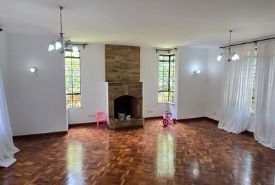 5 Bed Townhouse with En Suite at Lavington Green - 4