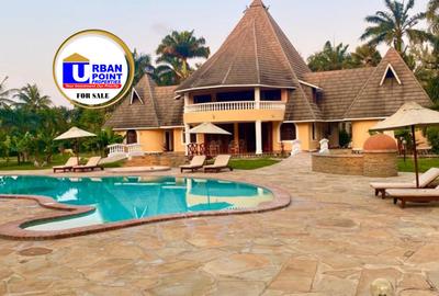 6 Bed Villa with En Suite in Diani