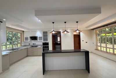10 Bed House with En Suite in Nyari - 4