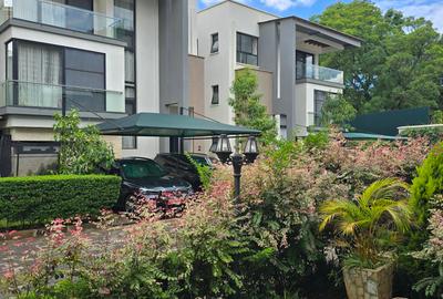 5 Bed Townhouse with En Suite in Lavington - 2