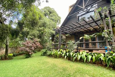 5 Bed Townhouse with En Suite in Lake View