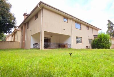 5 Bed Townhouse with En Suite at Lavington Green - 3