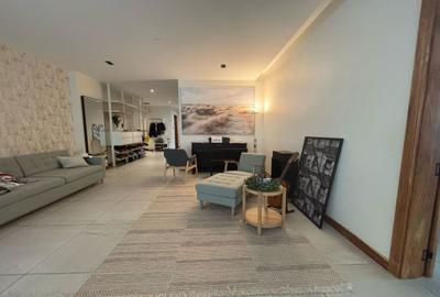 4 Bed Apartment with En Suite in Spring Valley