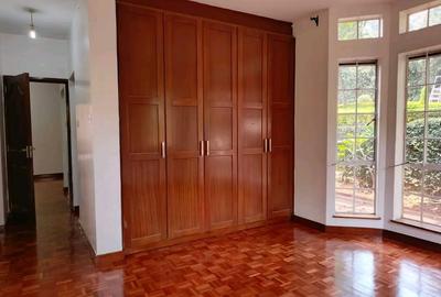 5 Bed House with En Suite in Rosslyn - 3