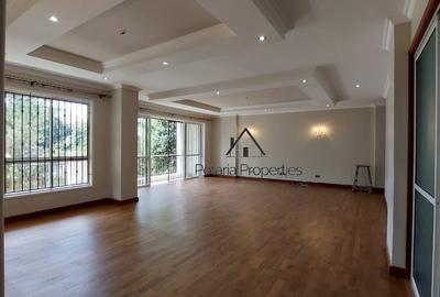 3 Bed Apartment with En Suite in Riverside