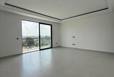 3 Bed Apartment with En Suite in Brookside