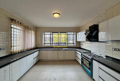4 Bed Apartment in Parklands - 4
