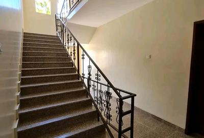 3 Bed Apartment with En Suite at Moyne Drive - 4