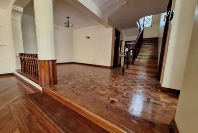 5 Bed Townhouse with En Suite in Kileleshwa - 3