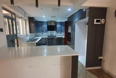 4 Bed House with En Suite at Bogani - 4