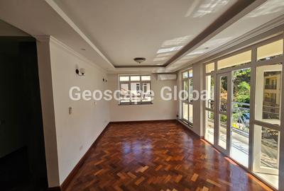 5 Bed House with En Suite in Lavington - 2