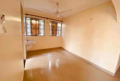 3 Bed Apartment with En Suite at Links Road - 4