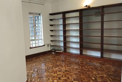 5 Bed House with En Suite in Runda