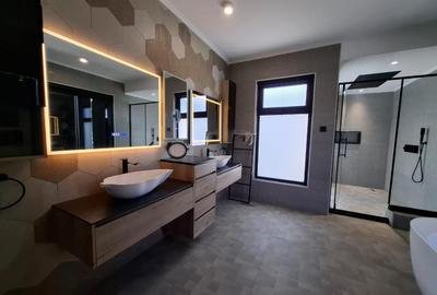 5 Bed Townhouse with En Suite in Lavington