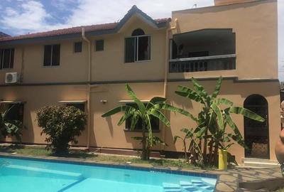 5 Bed Villa with En Suite at Bamburi