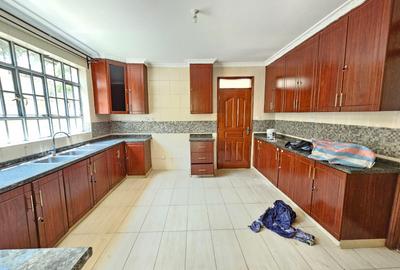 5 Bed Townhouse with En Suite in Lavington