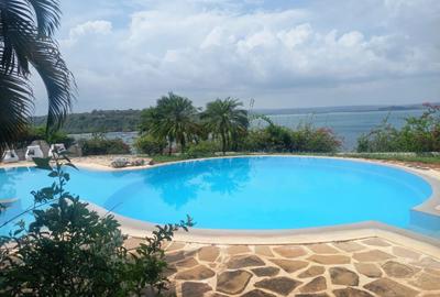 4 Bed Villa with En Suite at Bofa