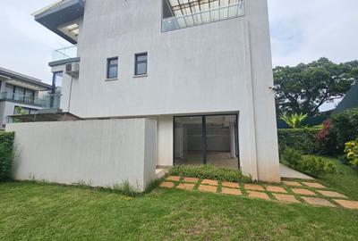 5 Bed Townhouse with En Suite in Lavington - 4