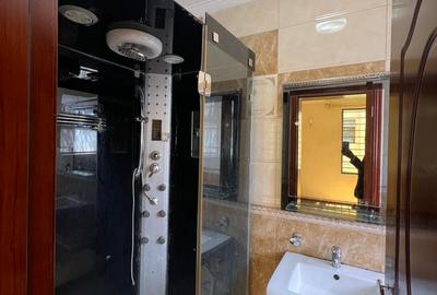 5 Bed Townhouse with En Suite in Lavington - 4