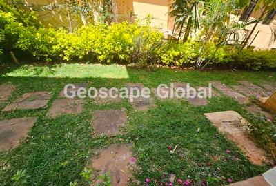 5 Bed Townhouse with En Suite in Kyuna