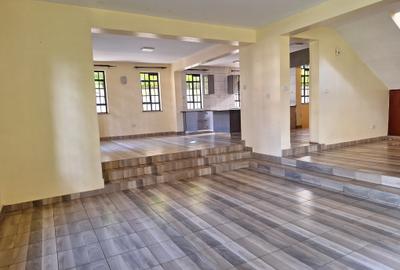 5 Bed Townhouse with En Suite in Kyuna