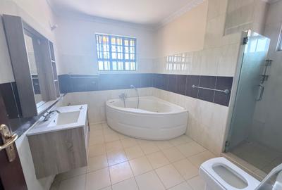 5 Bed Townhouse with En Suite in Karen - 4