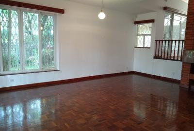 5 Bed Villa with En Suite in Runda - 4