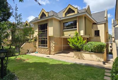 5 Bed Townhouse with En Suite at Lavington Green