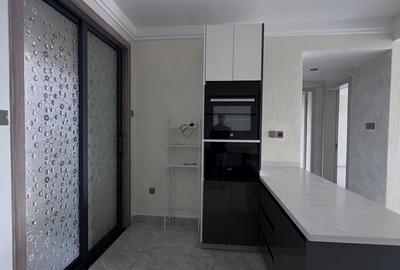 2 Bed Apartment with En Suite in Kilimani - 4