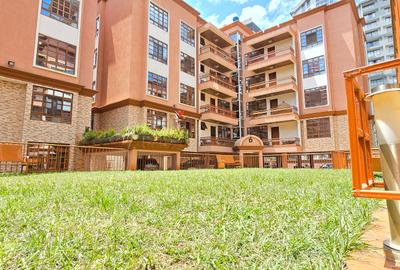 4 Bed Apartment with En Suite at Hundreds Streets