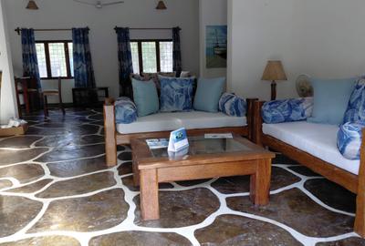 5 Bed Villa with En Suite in Watamu